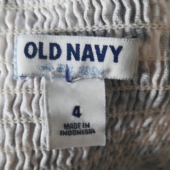 2 small dresses - Picture 4 of 7